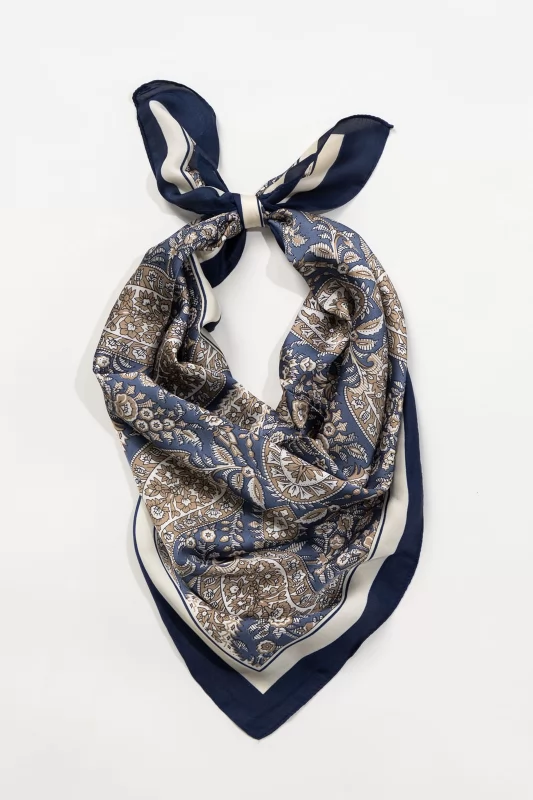 Scarf Floral Laurel